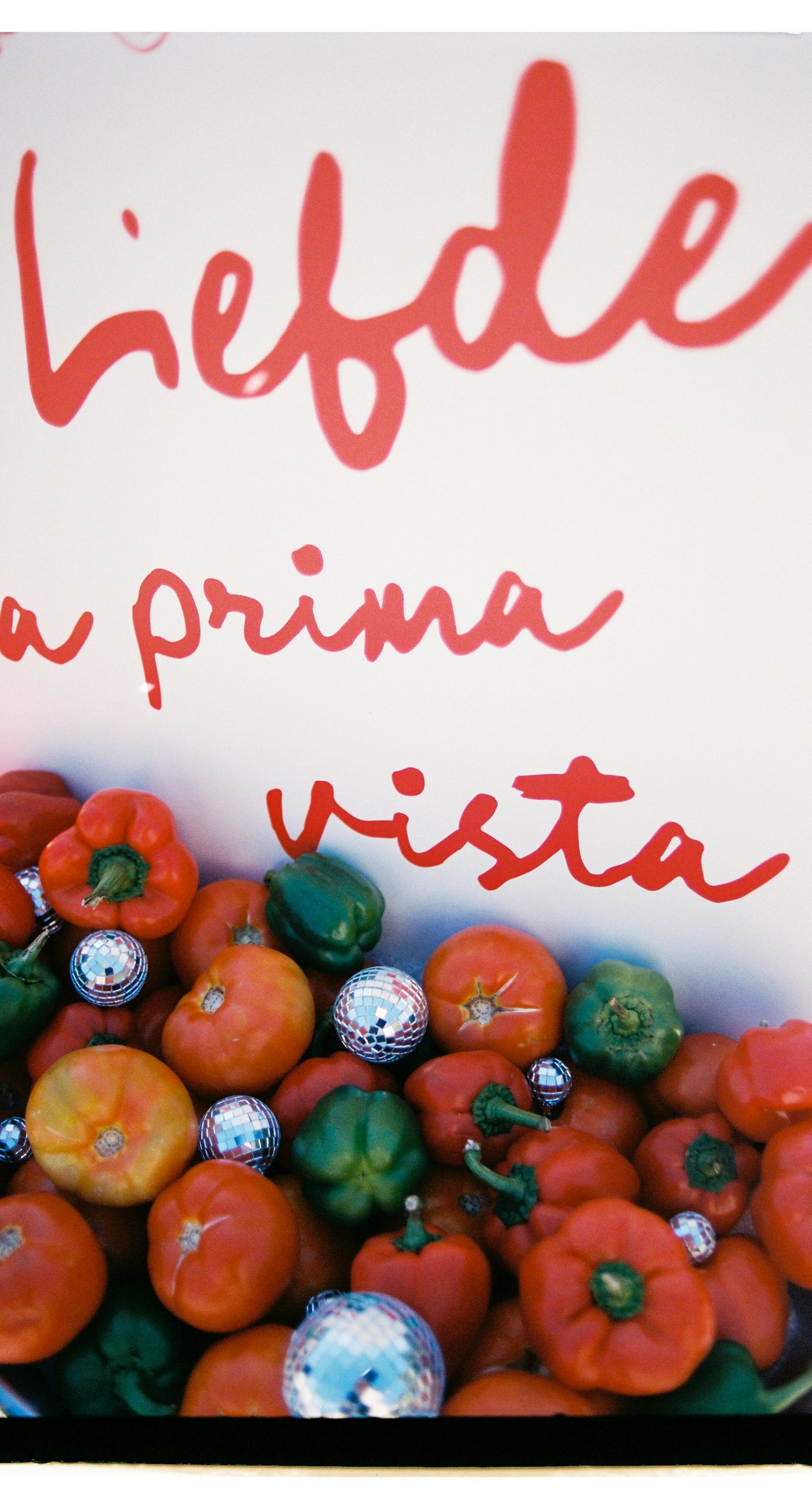 Garden Ceremony - A complete wedding experience designed with a focus on color, flow, and a strong sense of place. The ceremony is framed by vibrant florals in warm tones, creating a natural and expressive setting for the couple. The dinner that follows is defined by long tables, rhythmic textiles, and unexpected details that introduce a sense of playful elegance. A project that balances structure and ease, designed to feel authentic and experienced without effort. - Photo 10