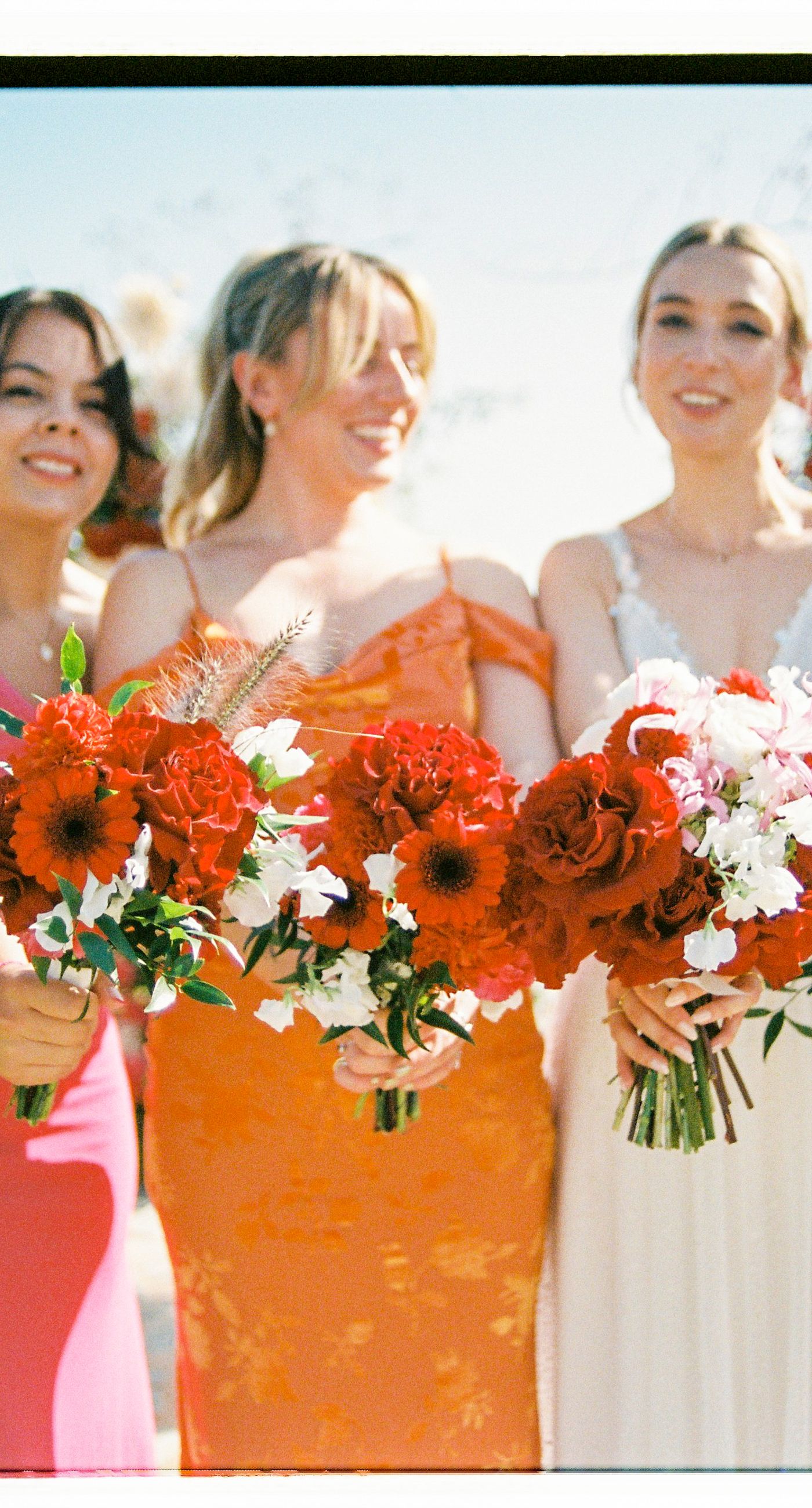 Garden Ceremony - A complete wedding experience designed with a focus on color, flow, and a strong sense of place. The ceremony is framed by vibrant florals in warm tones, creating a natural and expressive setting for the couple. The dinner that follows is defined by long tables, rhythmic textiles, and unexpected details that introduce a sense of playful elegance. A project that balances structure and ease, designed to feel authentic and experienced without effort. - Photo 3