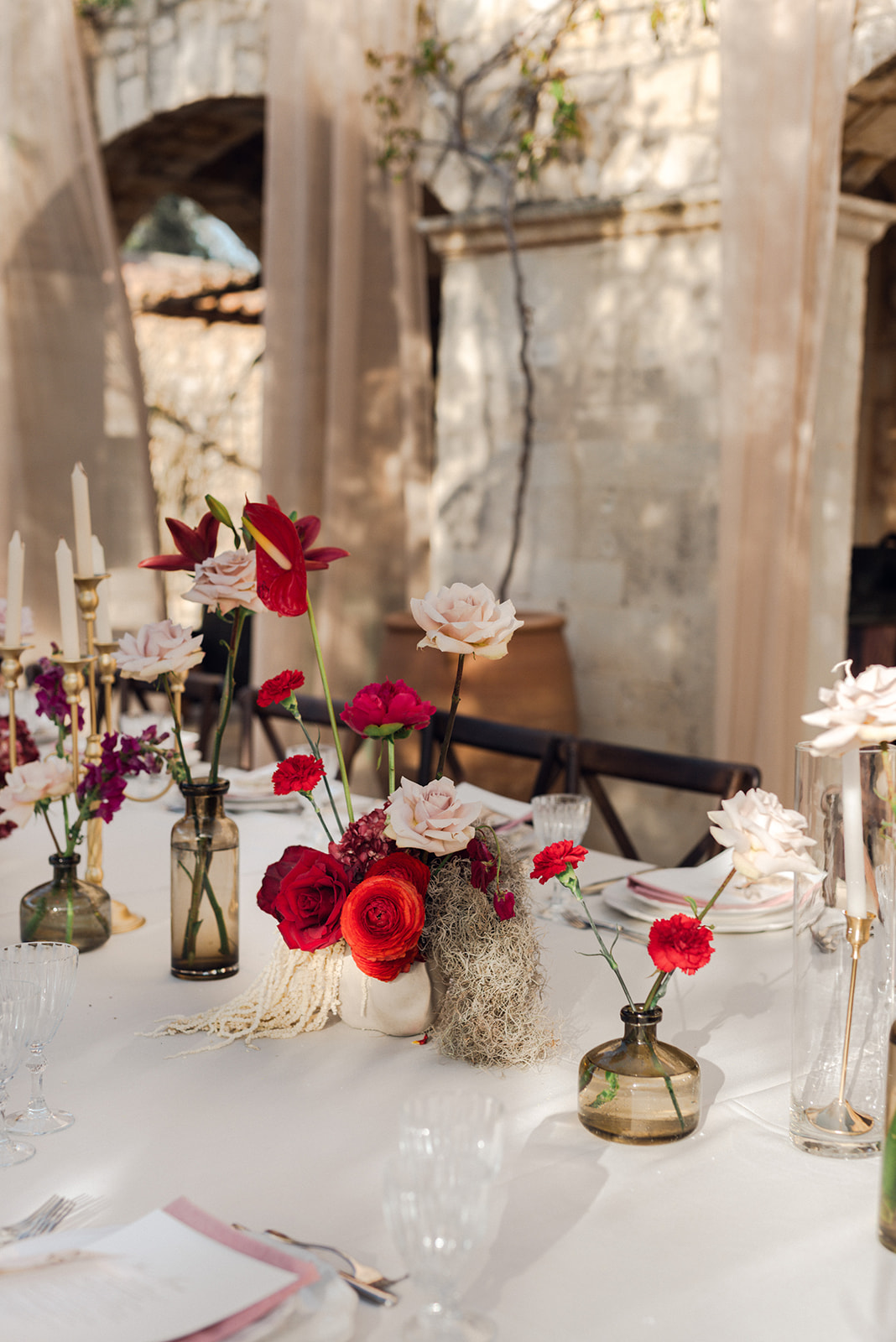 Where Nature Meets Forever - Surrounded by nature, among olive trees and open skies, this farm wedding was a celebration of simplicity and timeless love. Earthy tones, airy florals, and a warm sense of elegance created an authentic atmosphere, where every detail felt naturally placed , just like their love. - Photo 11