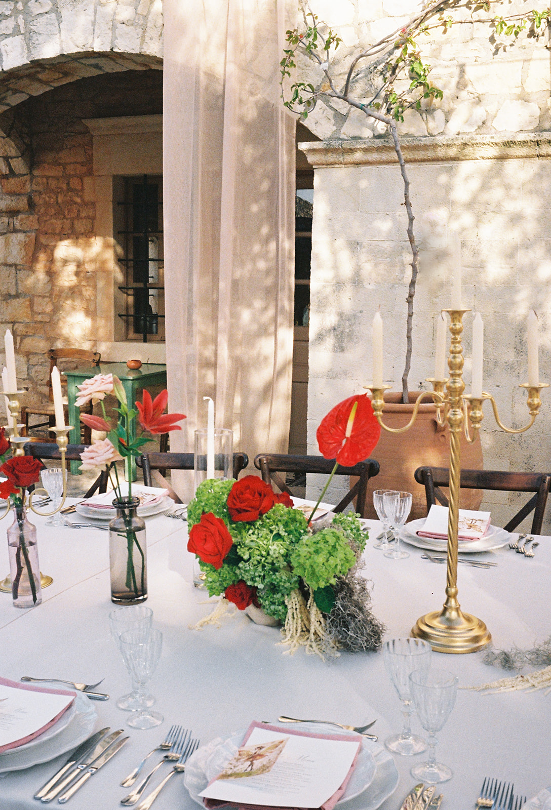 Where Nature Meets Forever - Surrounded by nature, among olive trees and open skies, this farm wedding was a celebration of simplicity and timeless love. Earthy tones, airy florals, and a warm sense of elegance created an authentic atmosphere, where every detail felt naturally placed , just like their love. - Photo 10