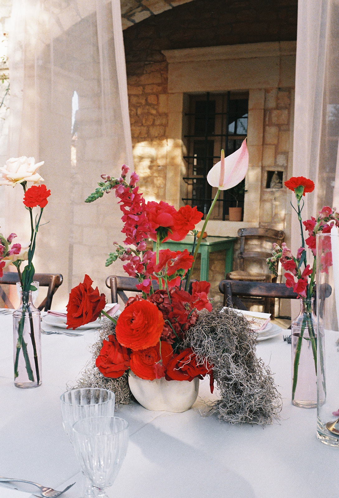 Where Nature Meets Forever - Surrounded by nature, among olive trees and open skies, this farm wedding was a celebration of simplicity and timeless love. Earthy tones, airy florals, and a warm sense of elegance created an authentic atmosphere, where every detail felt naturally placed , just like their love. - Photo 13