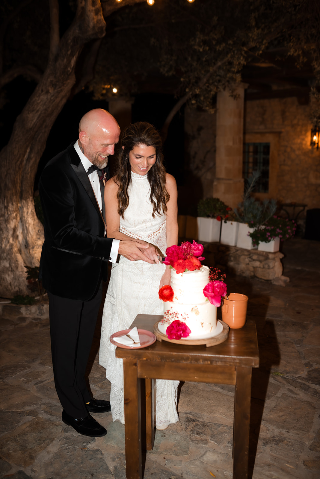 Where Nature Meets Forever - Surrounded by nature, among olive trees and open skies, this farm wedding was a celebration of simplicity and timeless love. Earthy tones, airy florals, and a warm sense of elegance created an authentic atmosphere, where every detail felt naturally placed , just like their love. - Photo 14