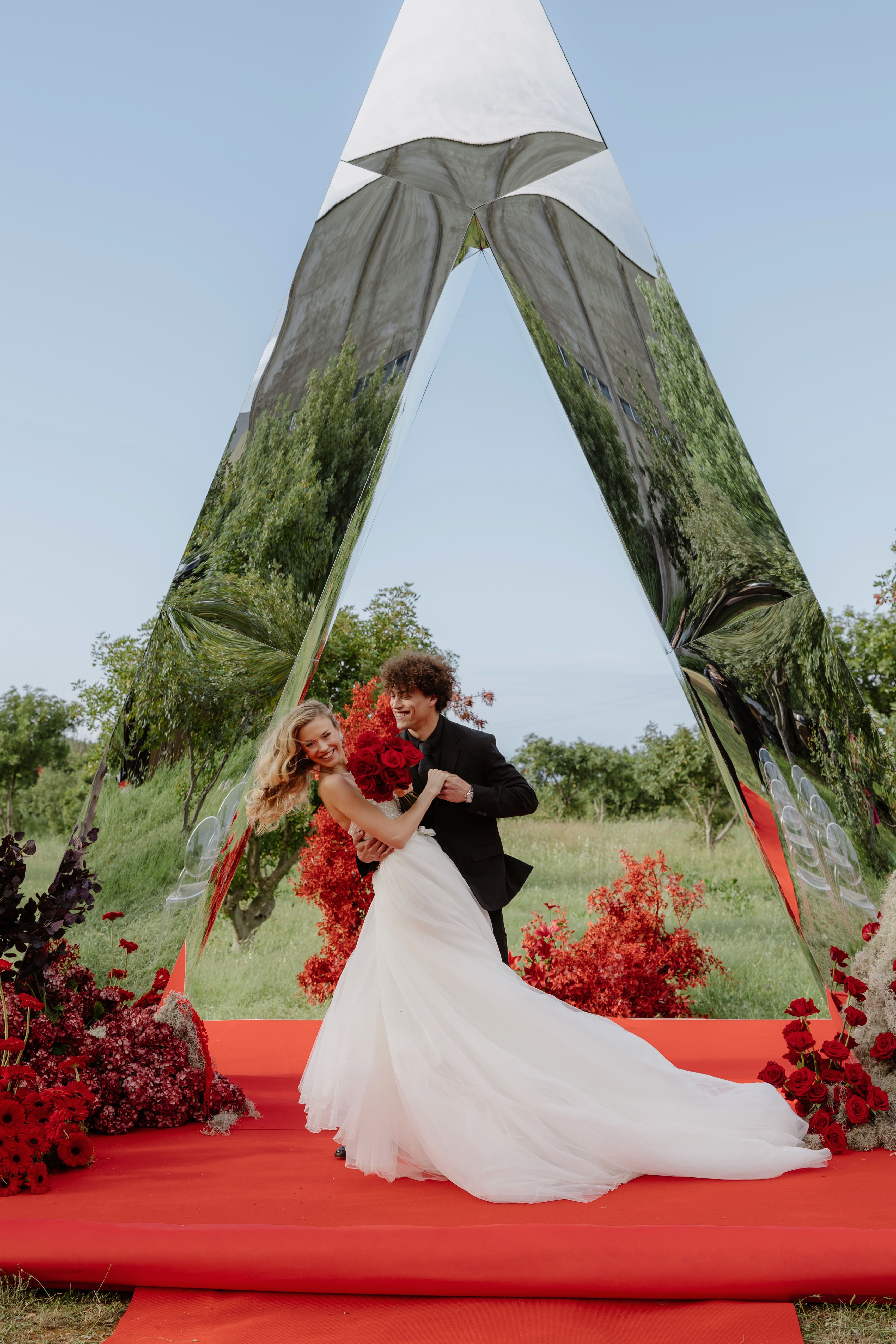 Silia &Louis - A stunning floral arrangement by manfler showcasing 