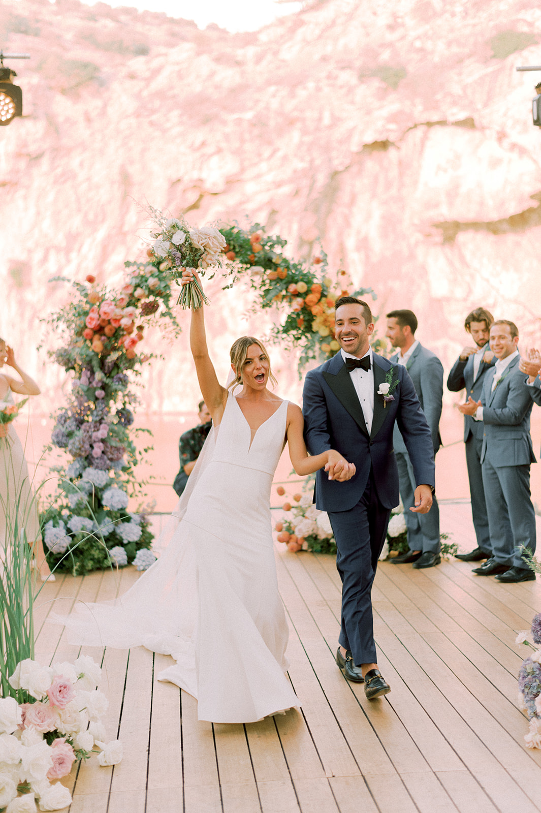 In Bloom Together - A ceremony filled with color, light, and emotion.
Between water and flowers, the moment felt natural and sincere , a wedding where love was at the center of the setting. - Photo 2