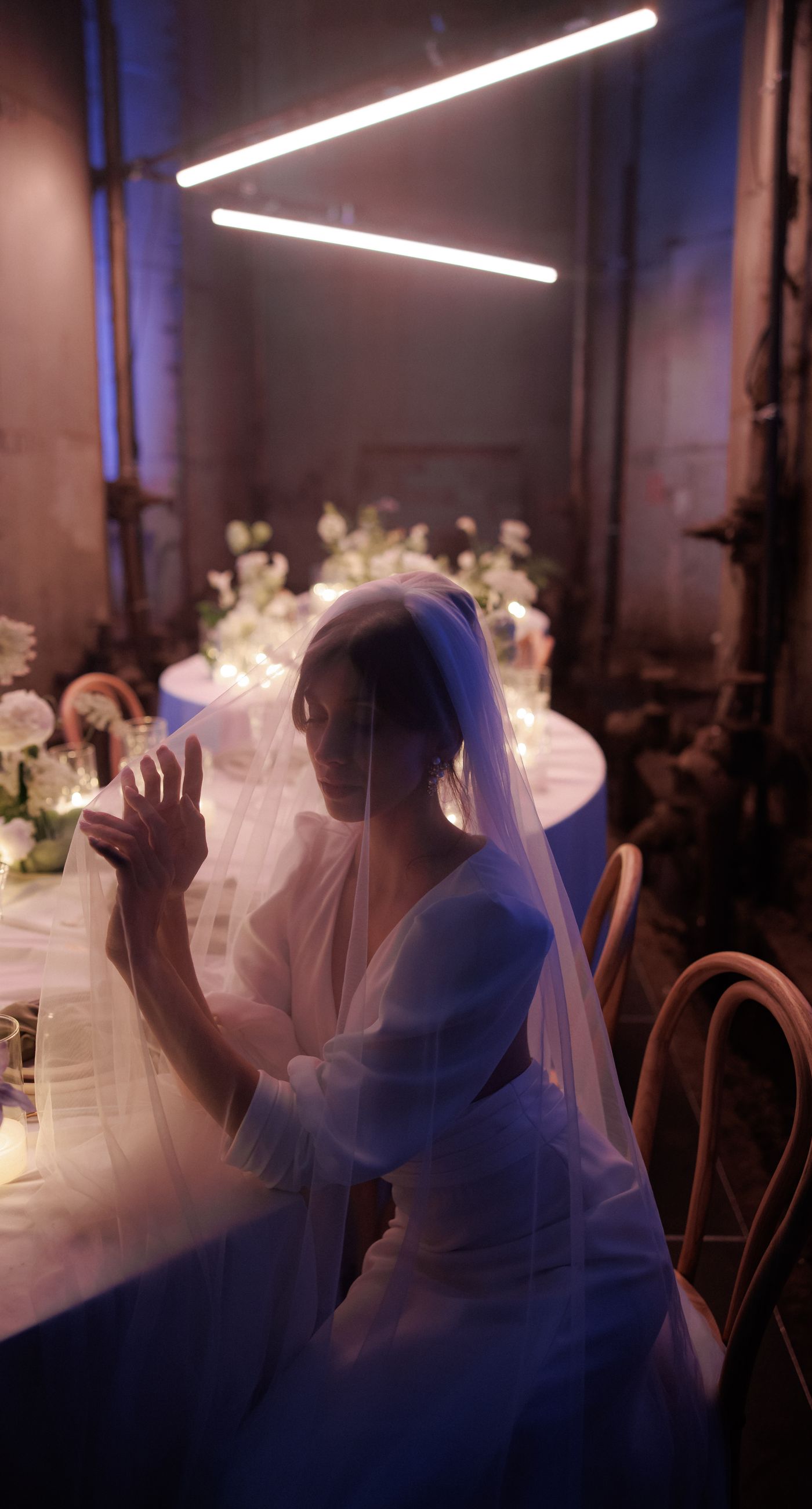 In the Glow - We designed an atmospheric candlelit dining setup that blends modern aesthetics with romantic warmth. Glass candle holders, layered candlelight, and elegant floral arrangements in soft tones create a refined experience for guests, ideal for editorial weddings and contemporary events. A setting that enhances the space and transforms dinner into a memorable moment - Photo 1